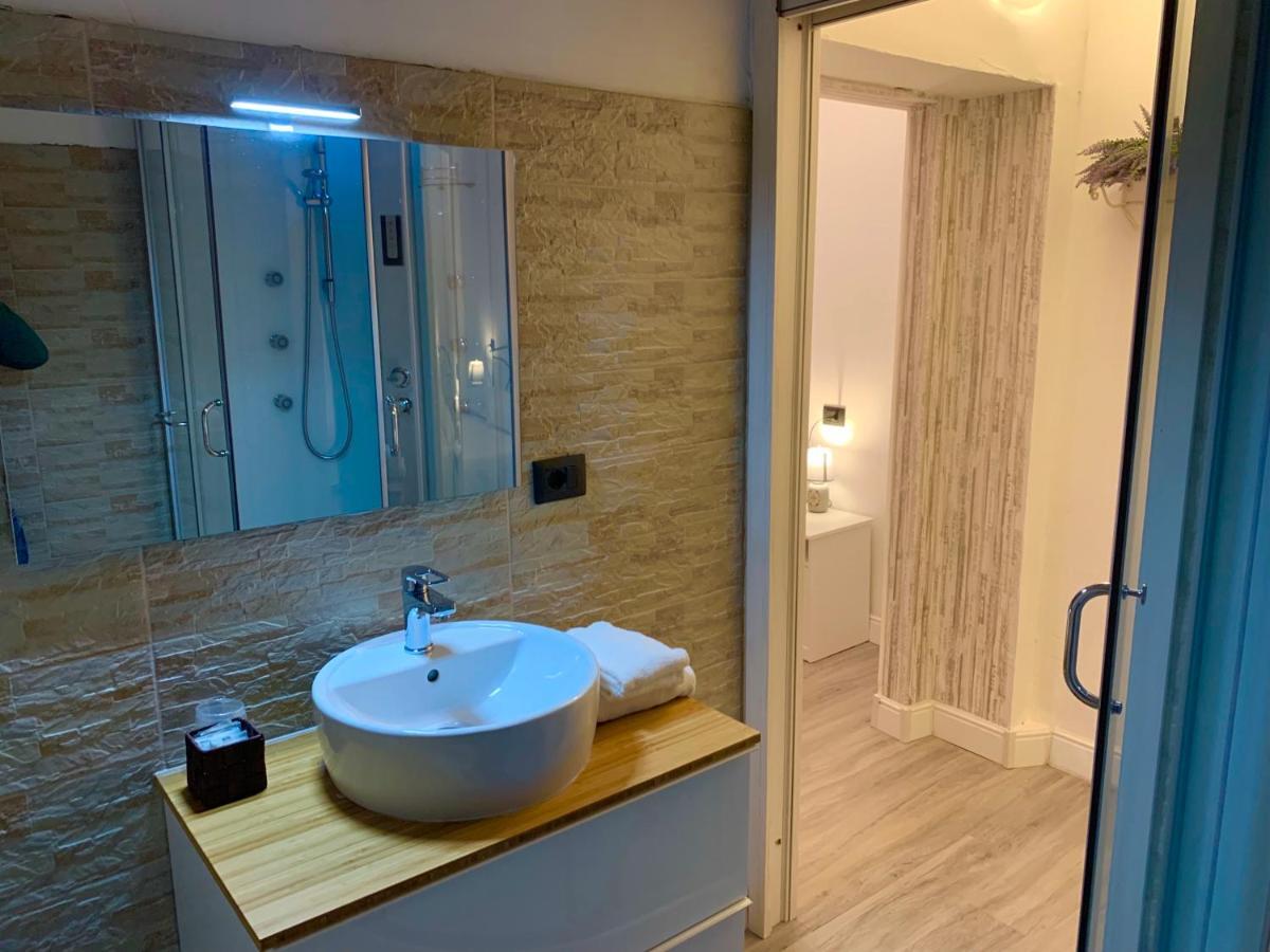 Affittacamere Virginia'S Rooms 제노바 외부 사진
