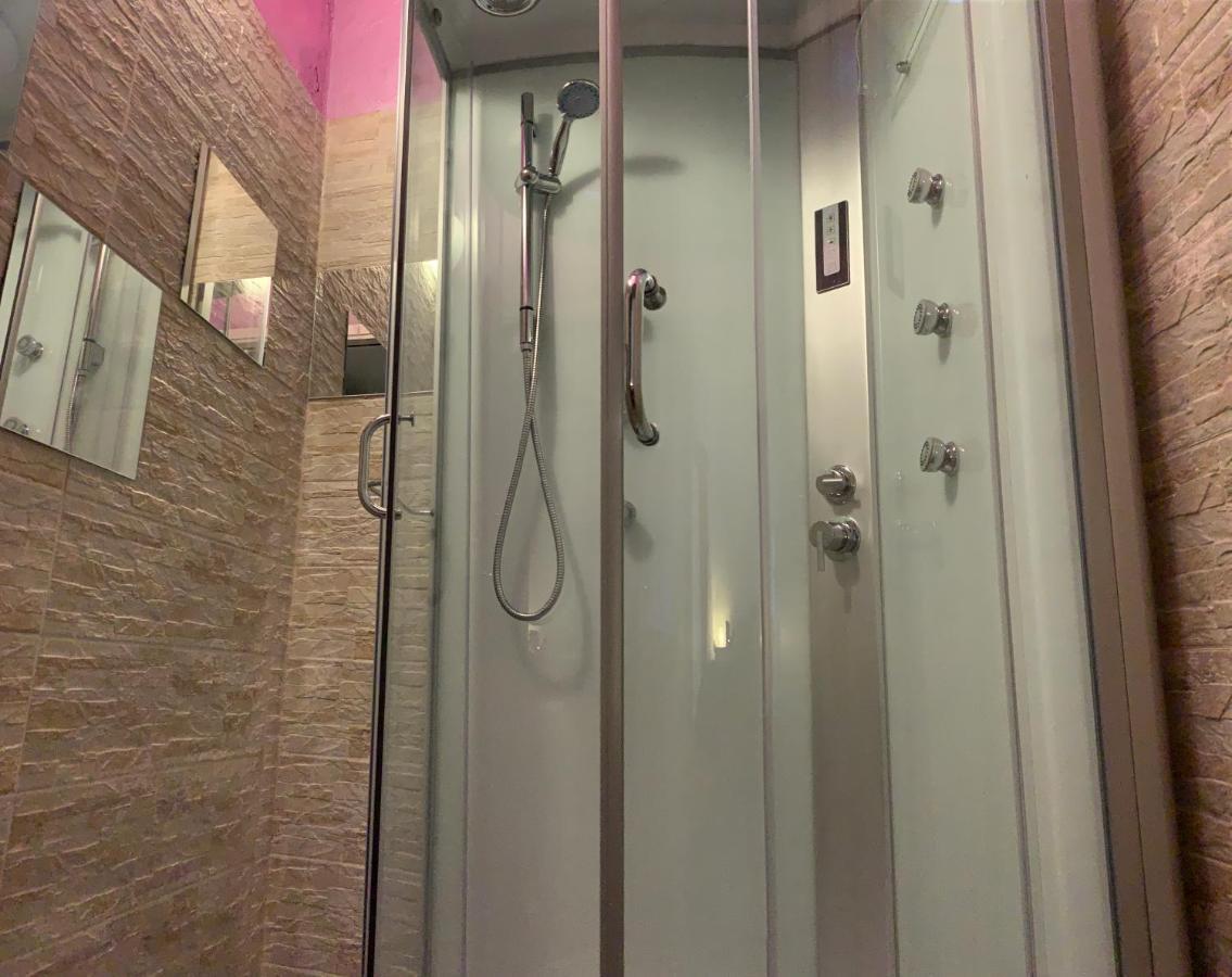 Affittacamere Virginia'S Rooms 제노바 외부 사진